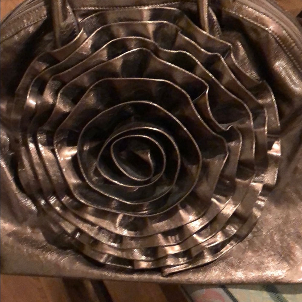 Bronze tote bag with beautiful flower in front. - Picture 2 of 4